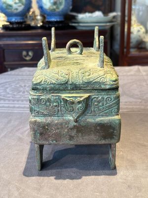A very rare bronze food vessel and cover, 'fang xu 方盨', middle Western Zhou — foto 4
