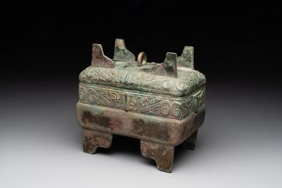 A very rare bronze food vessel and cover, 'fang xu 方盨', middle Western Zhou