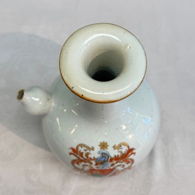 A very rare Chinese famille rose armorial kendi with the arms of De Heere for the Dutch market — foto 9