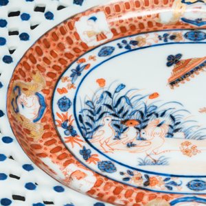 A very rare Chinese Imari-style 'La Dame au Parasol' basket and stand after Cornelis Pronk — photo 18