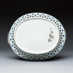 A very rare Chinese Imari-style 'La Dame au Parasol' basket and stand after Cornelis Pronk — photo 7
