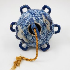 A very rare Dutch Delft blue and white clay pipe hanger, 17/18th C. — photo 3