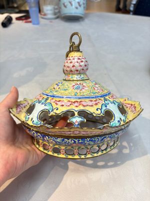 A very rare pair of Chinese Canton enamel lanterns with reverse painted glass panels, Qianlong — photo 12