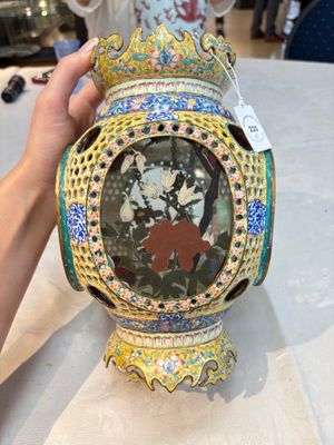 A very rare pair of Chinese Canton enamel lanterns with reverse painted glass panels, Qianlong — photo 16