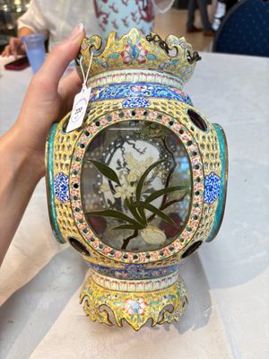 A very rare pair of Chinese Canton enamel lanterns with reverse painted glass panels, Qianlong — photo 17