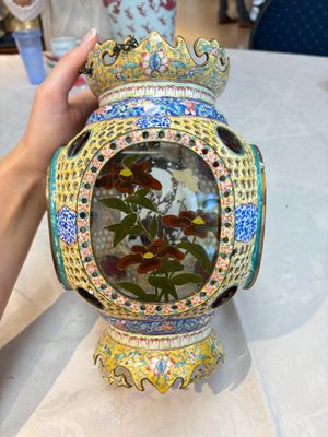 A very rare pair of Chinese Canton enamel lanterns with reverse painted glass panels, Qianlong — photo 18