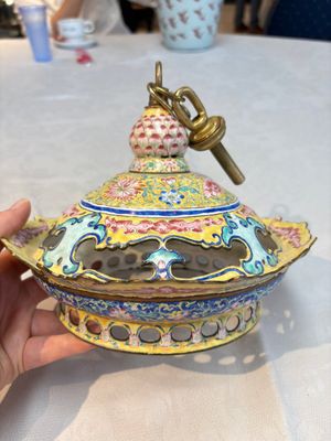 A very rare pair of Chinese Canton enamel lanterns with reverse painted glass panels, Qianlong — photo 24