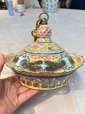 A very rare pair of Chinese Canton enamel lanterns with reverse painted glass panels, Qianlong — photo 25