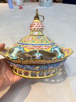 A very rare pair of Chinese Canton enamel lanterns with reverse painted glass panels, Qianlong — photo 26