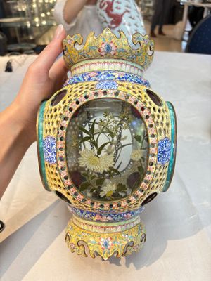 A very rare pair of Chinese Canton enamel lanterns with reverse painted glass panels, Qianlong — photo 3