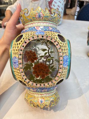 A very rare pair of Chinese Canton enamel lanterns with reverse painted glass panels, Qianlong — photo 4