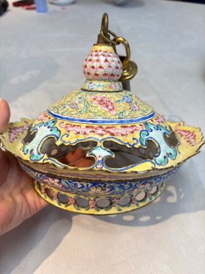 A very rare pair of Chinese Canton enamel lanterns with reverse painted glass panels, Qianlong — photo 10