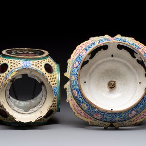A very rare pair of Chinese Canton enamel lanterns with reverse painted glass panels, Qianlong — photo 11