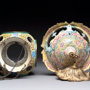 A very rare pair of Chinese Canton enamel lanterns with reverse painted glass panels, Qianlong — photo 12