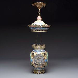 A very rare pair of Chinese Canton enamel lanterns with reverse painted glass panels, Qianlong — photo 15
