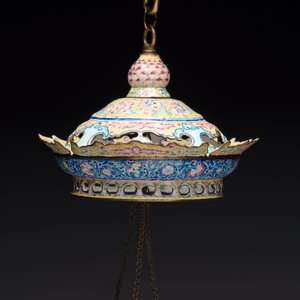 A very rare pair of Chinese Canton enamel lanterns with reverse painted glass panels, Qianlong — photo 17