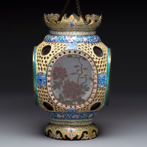 A very rare pair of Chinese Canton enamel lanterns with reverse painted glass panels, Qianlong — photo 20