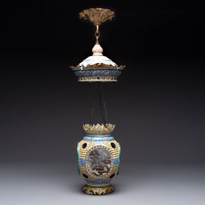 A very rare pair of Chinese Canton enamel lanterns with reverse painted glass panels, Qianlong — photo 2