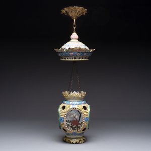 A very rare pair of Chinese Canton enamel lanterns with reverse painted glass panels, Qianlong — photo 4