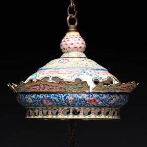A very rare pair of Chinese Canton enamel lanterns with reverse painted glass panels, Qianlong — photo 6