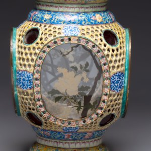 A very rare pair of Chinese Canton enamel lanterns with reverse painted glass panels, Qianlong — photo 9