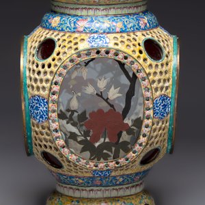 A very rare pair of Chinese Canton enamel lanterns with reverse painted glass panels, Qianlong — photo 10
