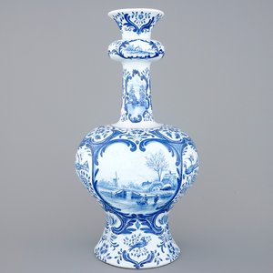A very tall blue and white Dutch Delft garlic neck vase, Makkum, 19th C. — 照片 1