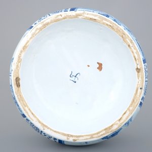 A very tall blue and white Dutch Delft garlic neck vase, Makkum, 19th C. — 照片 6