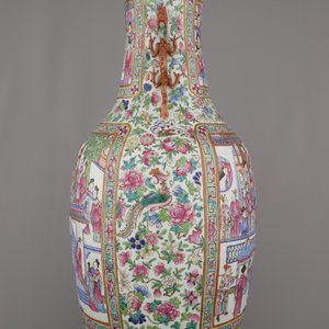 A very tall Chinese porcelain vase with a palace scene and dragon handles, Tongzhi, 19th C. — photo 6