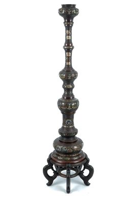 A very tall Japanese champlevé enamel bronze floor lamp column, Meiji, 19th C.