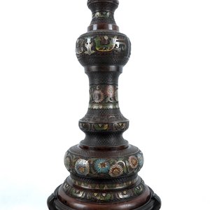 A very tall Japanese champlevé enamel bronze floor lamp column, Meiji, 19th C. — photo 6