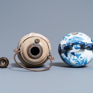 A Vietnamese 'Bat Trang' stoneware waterpipe and a Chinese 'Bleu de Hue' lime pot, 19th C. — 照片 6