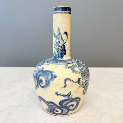A Vietnamese blue and white 'Dragon' vase — photo 4