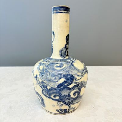 A Vietnamese blue and white 'Dragon' vase — photo 1