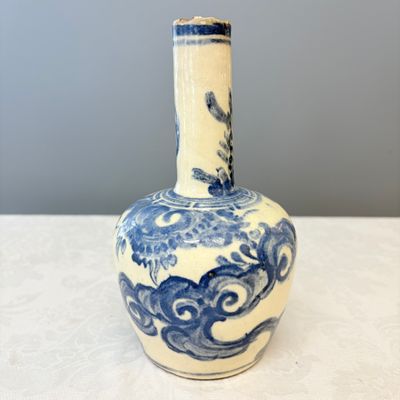 A Vietnamese blue and white 'Dragon' vase — photo 3