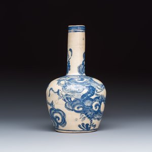 A Vietnamese blue and white 'Dragon' vase — photo 2