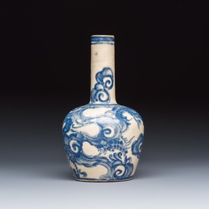 A Vietnamese blue and white 'Dragon' vase — photo 3
