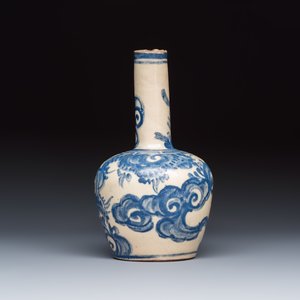 A Vietnamese blue and white 'Dragon' vase — photo 4