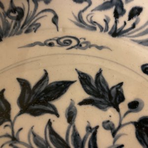 A Vietnamese blue and white 'lotus' dish, 15th C. — 照片 6