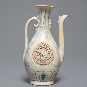 A Vietnamese blue, white and red ewer, Hoi An Hoard, 15th C. — 照片 3