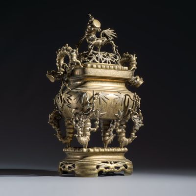 A Vietnamese bronze covered censer and stand, 19/20th C.