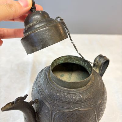 A Vietnamese bronze ewer and cover — photo 6
