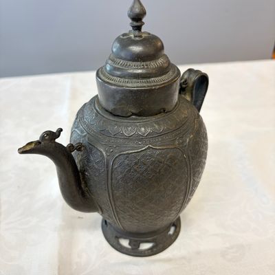 A Vietnamese bronze ewer and cover — photo 1