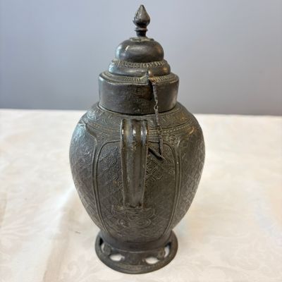 A Vietnamese bronze ewer and cover — photo 3
