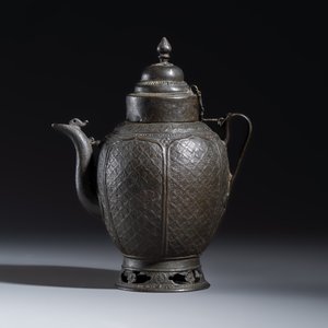 A Vietnamese bronze ewer and cover — photo 2