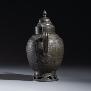 A Vietnamese bronze ewer and cover — photo 3
