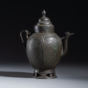 A Vietnamese bronze ewer and cover — photo 4