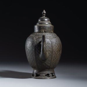 A Vietnamese bronze ewer and cover — photo 5