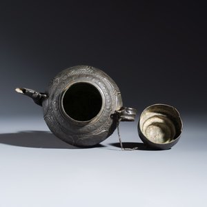 A Vietnamese bronze ewer and cover — photo 6