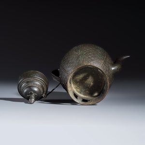A Vietnamese bronze ewer and cover — photo 7